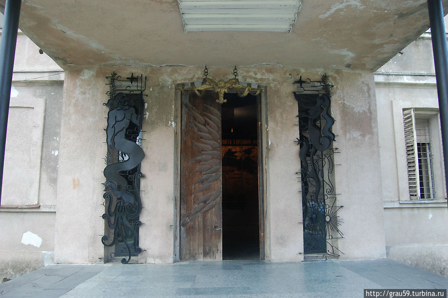 Вход в музей Пицунда, Абхазия