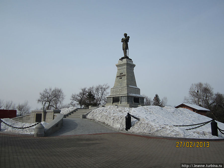 показался главный памятник города Хабаровск, Россия