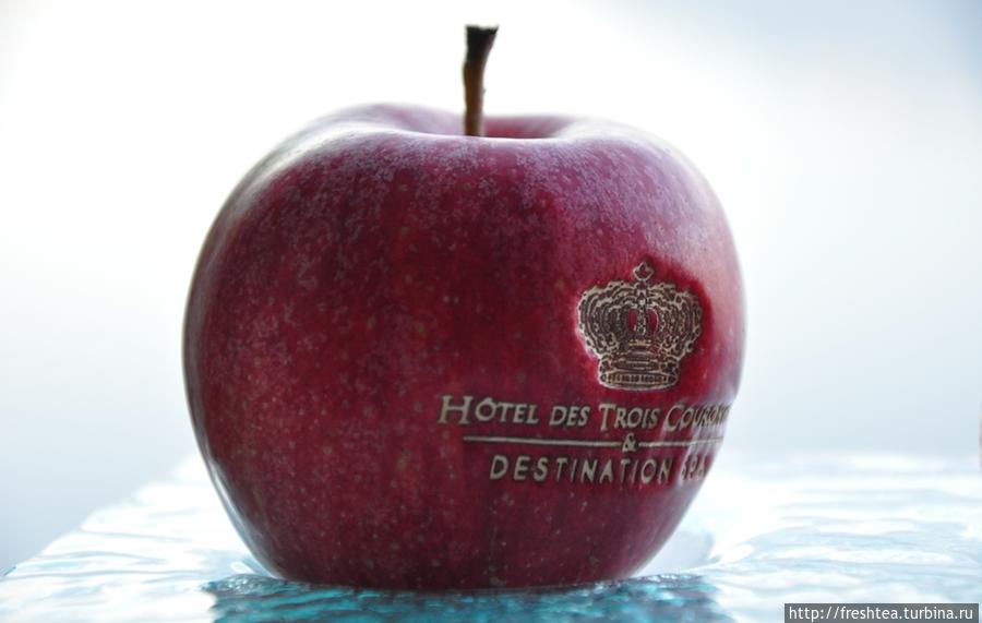 Отель Trois couronnes даже яблоками фирменными обзавелся ... Веве, Швейцария