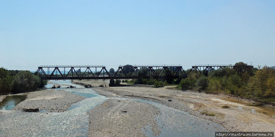 Железнодорожный мост через реку Хыпста. Новый Афон, Абхазия