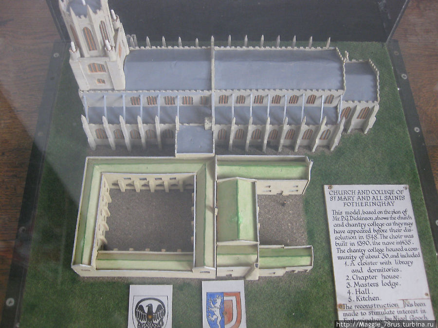 На макете видно, что к церкви ранее примыкал колледж, основанный Эдмундом Ланглем, первым герцогом Йоркским. Колледж существовал с 1410 года до 1548 и занимал площадь в 2 акра. Это было великолепное заведение, достойное королей. Заканчивал строительство Ричард Плантагенет, самый известный из Йорков Андл, Великобритания