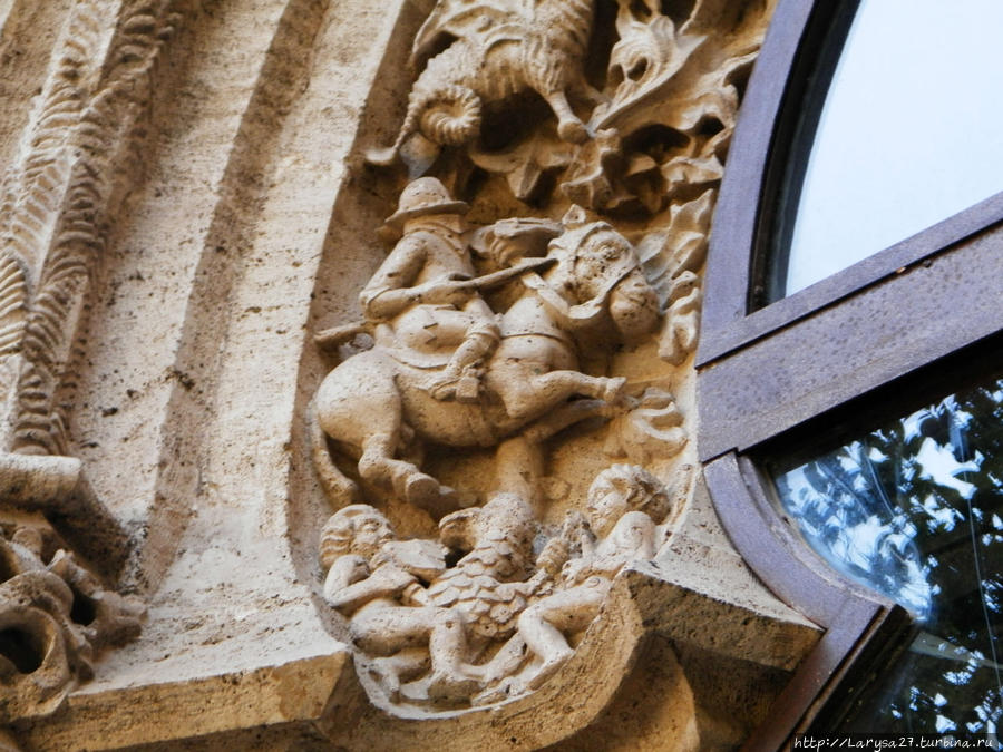 Лонха-де-ла-Седа — деталь внутреннего портала Валенсия, Испания