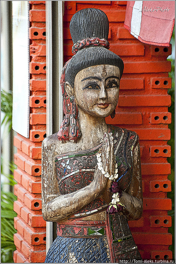 Деревянные скульптуры — настоящая гордость тайцев. Это искусство меня просто восхищает...
* Паттайя, Таиланд
