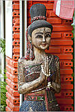 Деревянные скульптуры — настоящая гордость тайцев. Это искусство меня просто восхищает...
*