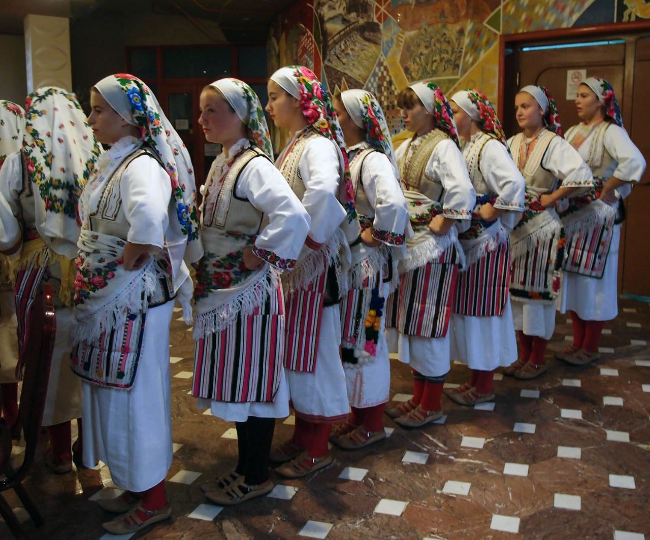 За фольклором — в Подмочани Подмочани, Северная Македония