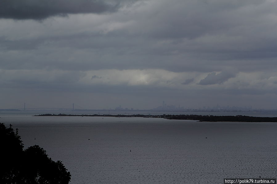 Вид на Манхэттен с пригорка. Вид на Манхэттен с пригорка.