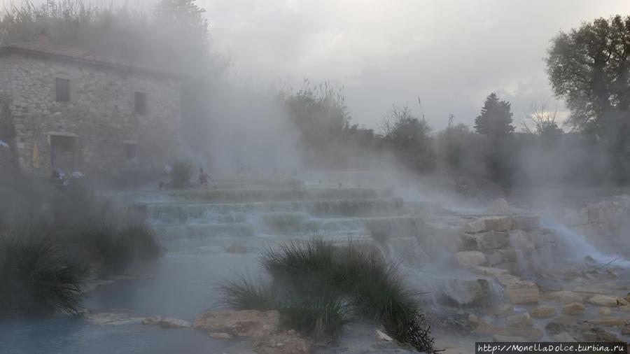 Cascate del Mulino: бассейны и водопад термальной воды Сатурния, Италия