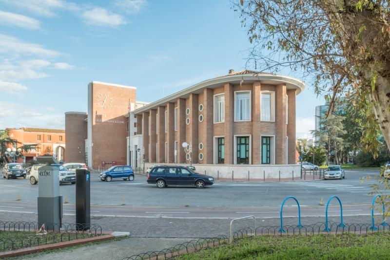 Здание городской почты Латина, Италия