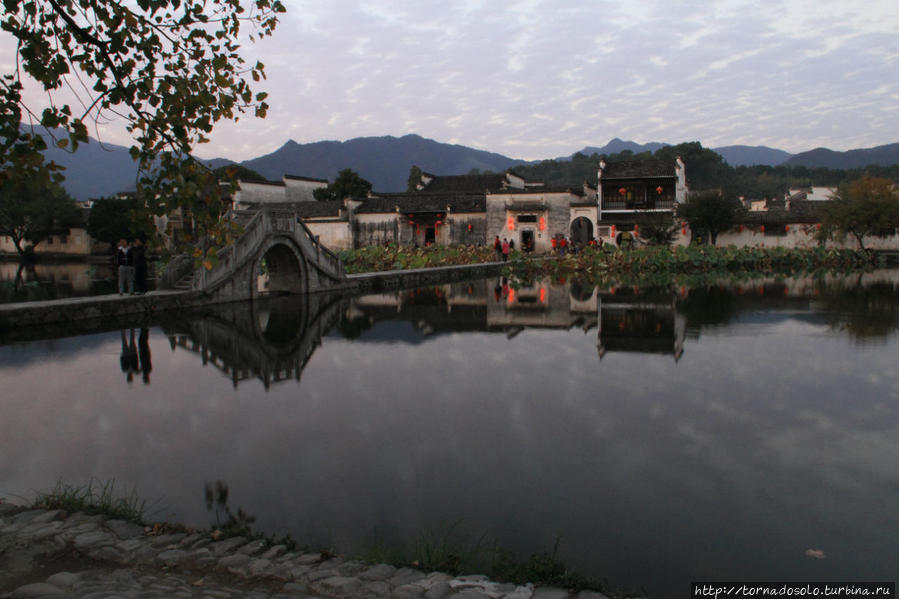 В деревне Хонцун: прогулка перед ужином. Хуаншань, Китай