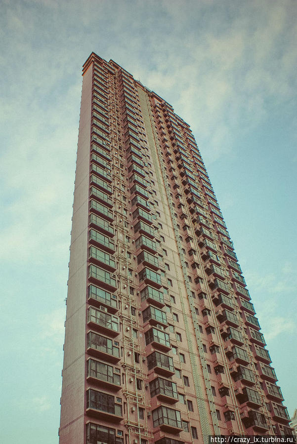 Высотка толщиной в одну квартиру. Гонконг