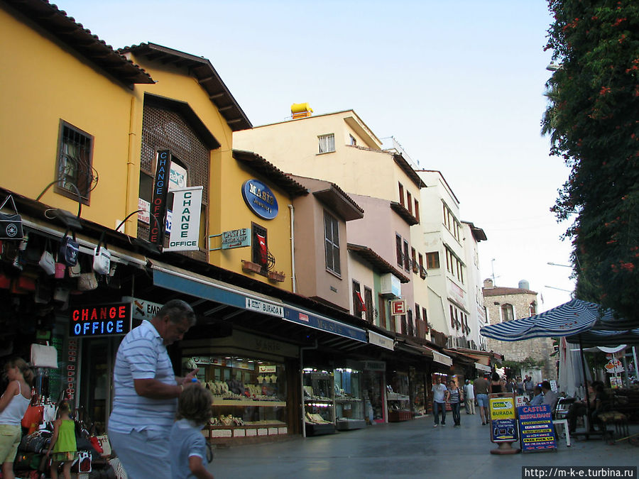 Торговые ряды пешеходной улицы Торговые ряды пешеходной улицы