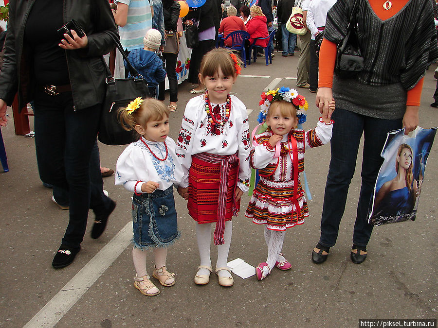 Маленькие модницы и возможно участницы детского конкурса Коростень, Украина