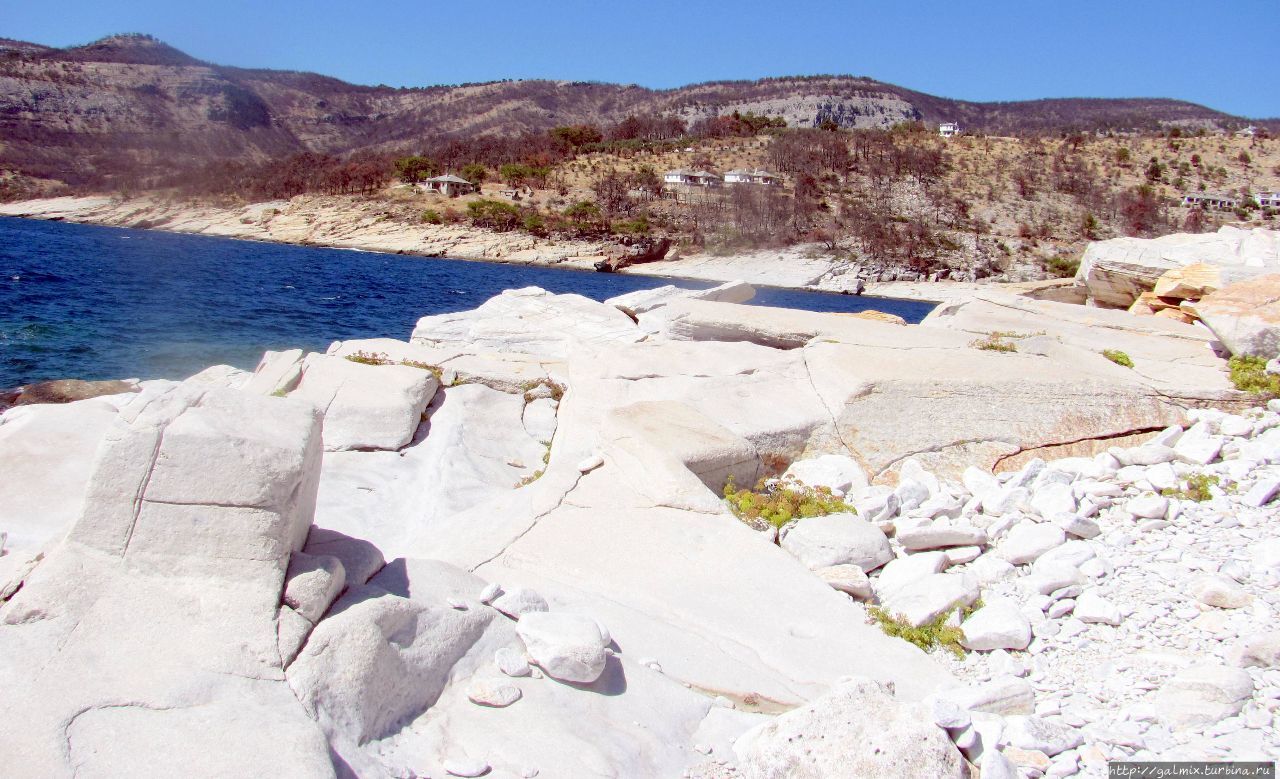 Монастырь Архангела Михаила и пляжи Алике Остров Тасос, Греция