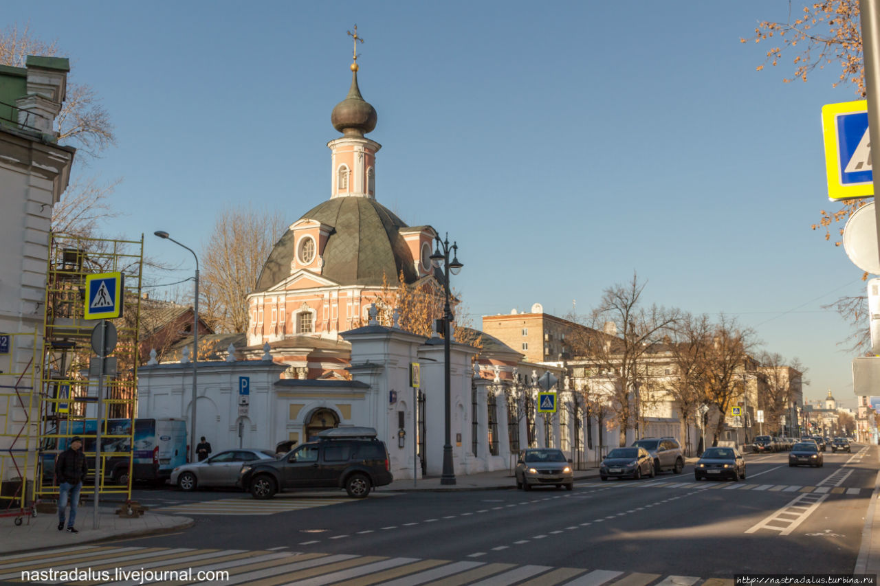 Прекрасный вид на церковь Святой Екатерины: Москва, Россия