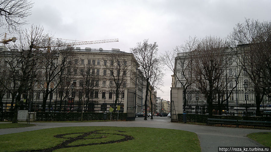 вход с тыла в Хофбург вход с тыла в Хофбург