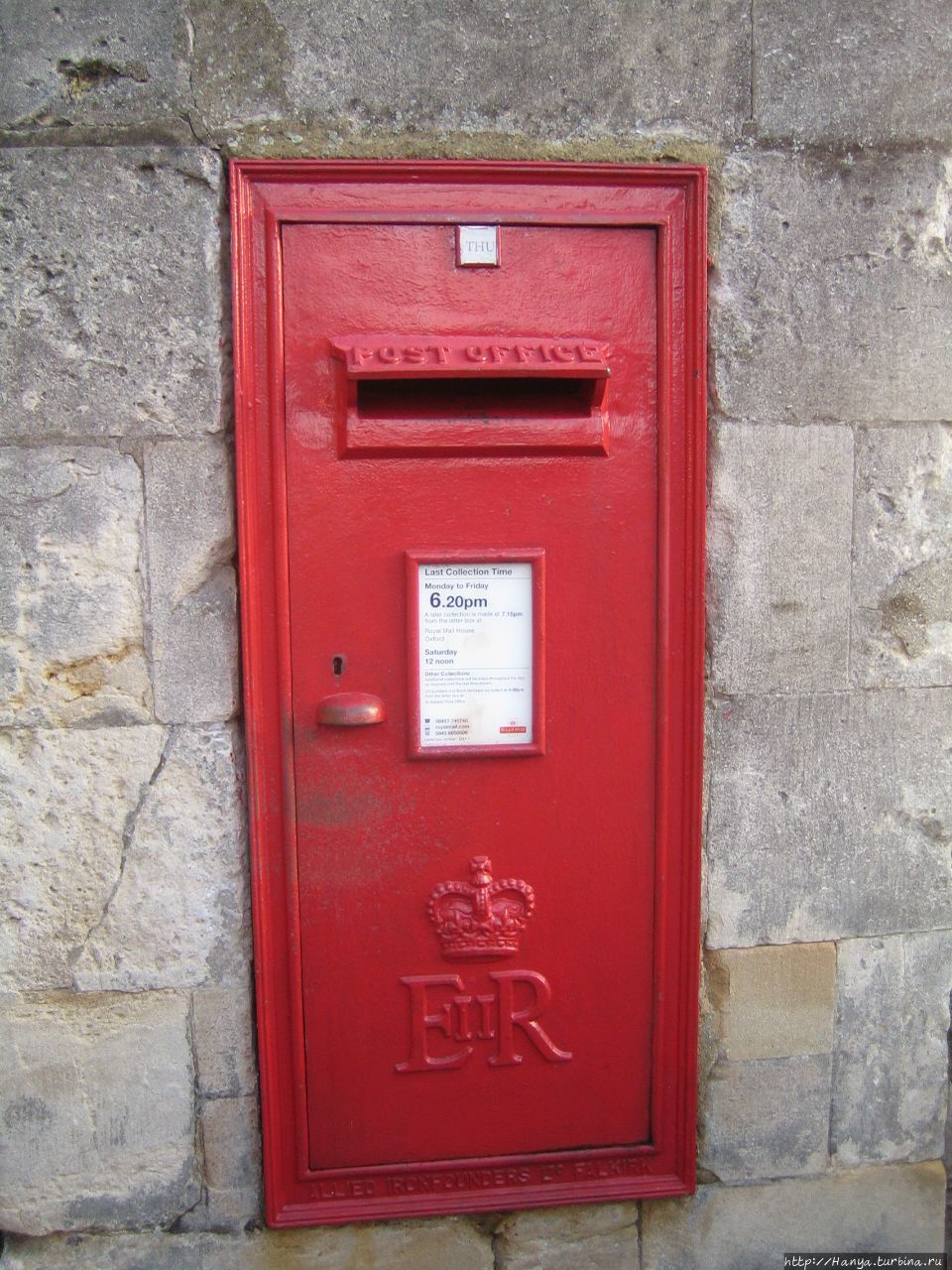 Красный почтовый ящик в Оксфорде Оксфорд, Великобритания