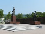 Площадь Славы – мемориальный комплекс в честь советских воинов, павших в боях за освобождение
Южного Сахалина и Курильских островов от японских милитаристов.