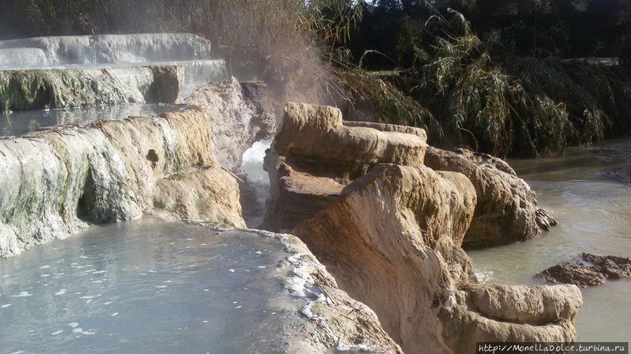 Cascate del Mulino: бассейны и водопад термальной воды Сатурния, Италия