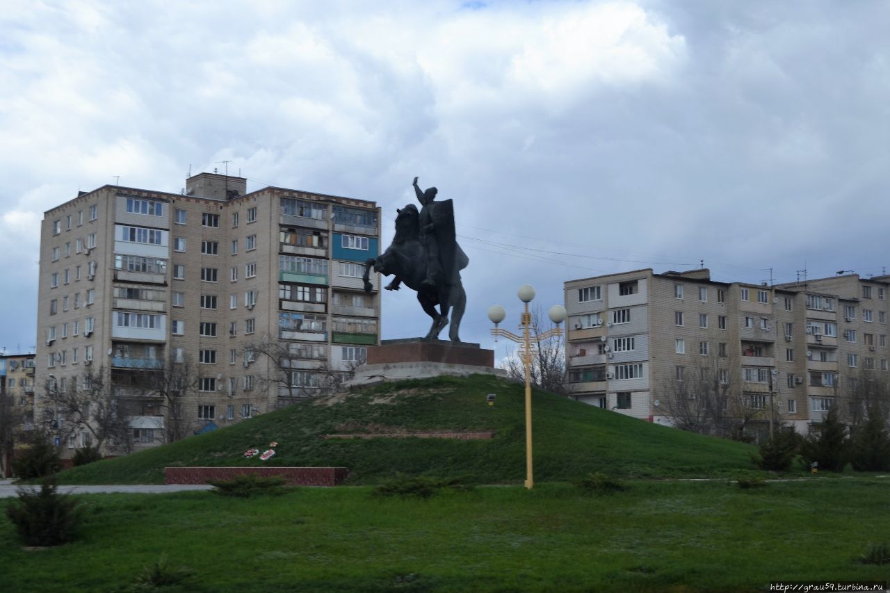 Памятник Оке Ивановичу Городовикову / Monument Oka Ivanovich Gorodovikov