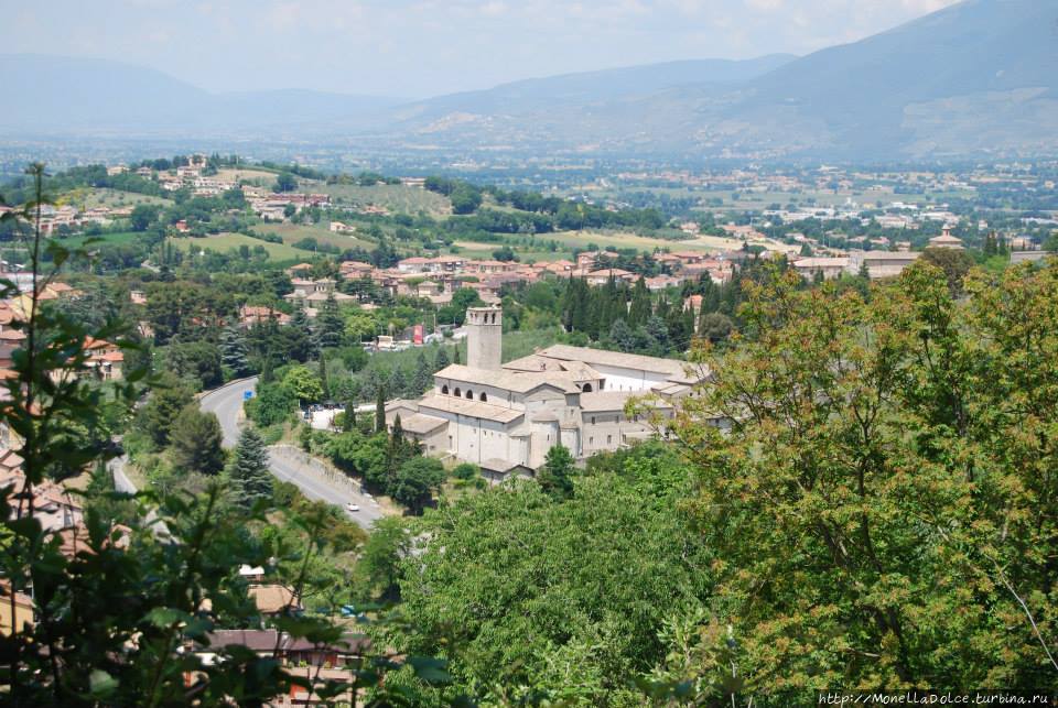 Панорама Сполето — июнь 2015 Сполето, Италия