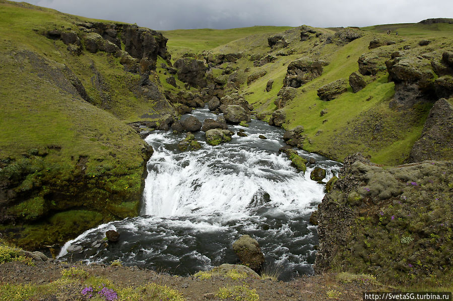 Водопад Skógafoss (Скоугафосс) — хорош и снизу, и сверху Южная Исландия, Исландия