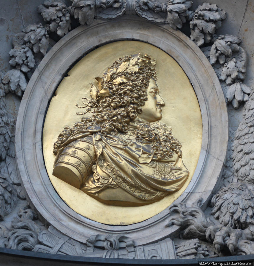 Медальон над главным порталом с портретом Фридриха I Берлин, Германия