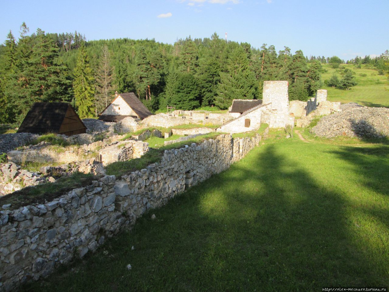 Руины замка Клашториско.