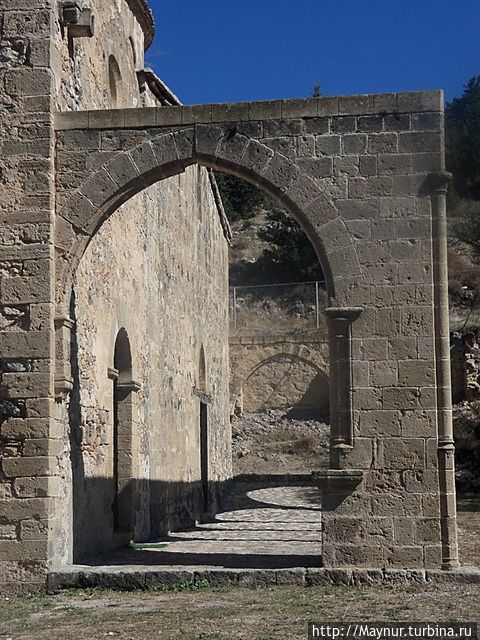 Монастырь Антифонитис Кипр