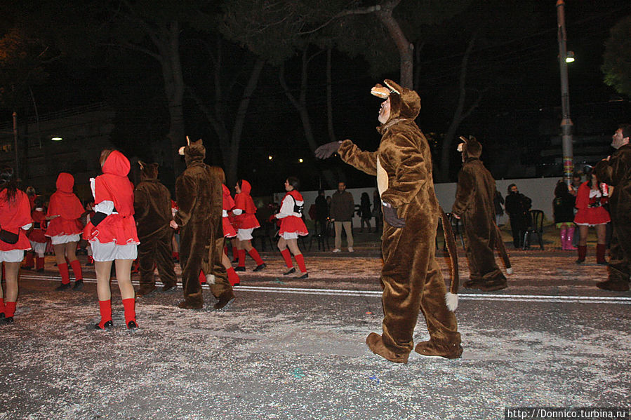 эта самодеятельность на тему Красной Шапочки и похожего на медведя волка меня очень рассмешила. А может быть это Маша и Медведь... эта самодеятельность на тему Красной Шапочки и похожего на медведя волка меня очень рассмешила. А может быть это Маша и Медведь...