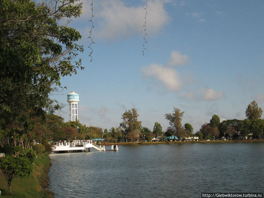 Осмотр городского парка Сакон-Накхон, Таиланд