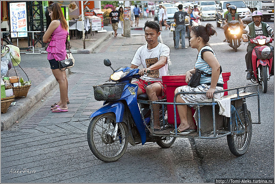 Часто на мотоциклах ездят целыми семьями...
Продолжение прогулки первого вечера в части 2. Ведь еще не стемнело и мы собираемся прогуляться на набережную...
* Паттайя, Таиланд Часто на мотоциклах ездят целыми семьями...
Продолжение прогулки первого вечера в части 2. Ведь еще не стемнело и мы собираемся прогуляться на набережную...
* Паттайя, Таиланд