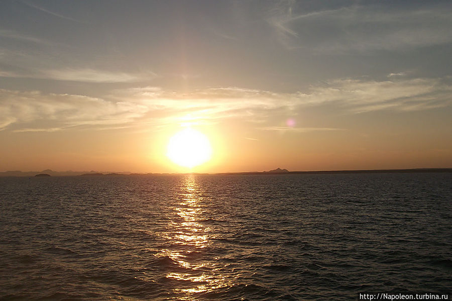 В Африке рассвет Вади-Хальфа, Судан В Африке рассвет Вади-Хальфа, Судан