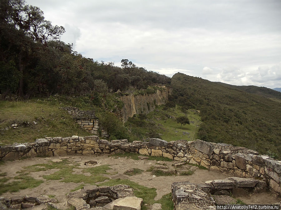 Куэлап- крепость на высоте 3000 м. Чачапояс, Перу