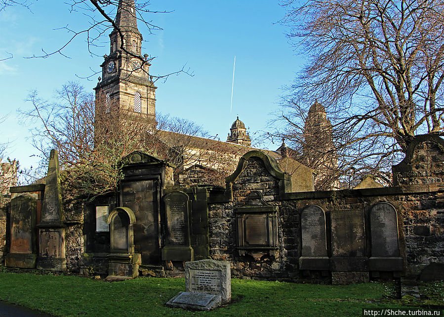 Притяжение каменных плит. Приходская церковь Св. Кутберта Эдинбург, Великобритания