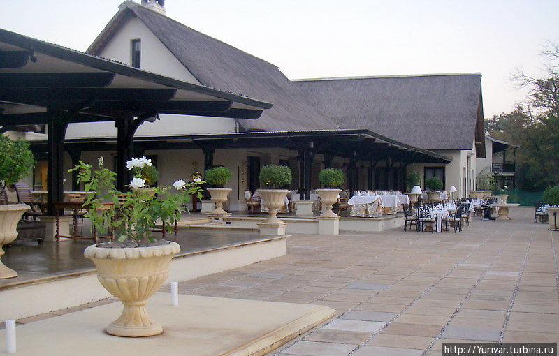 Главный корпус отеля Ройял Ливингстон Ливингстон, Замбия