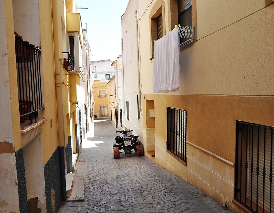 Эльче-де-ла-Сьерра
Маленькая городская улица Эльче-де-ла-Сьерра
Маленькая городская улица