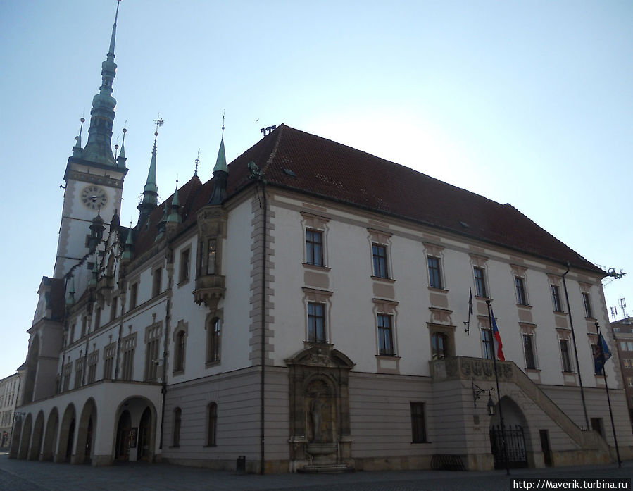 Величественная ратуша на Верхней площади Оломоуца была построена в 1378 году, но её нынешний архитектурный облик и иглоподобная башня датируются 1607 годом. Оломоуц, Чехия