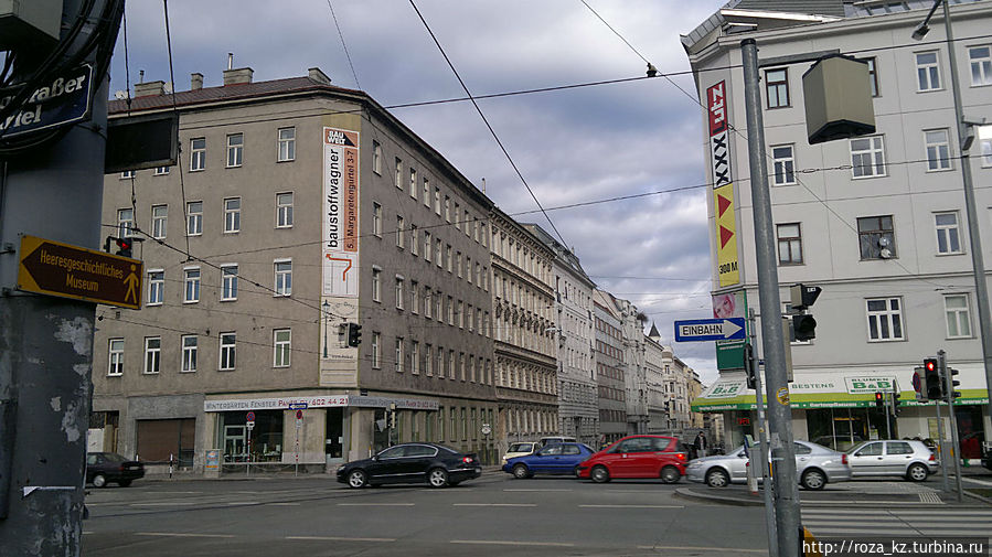 прямо и слева — остановка трамвая Вена, Австрия