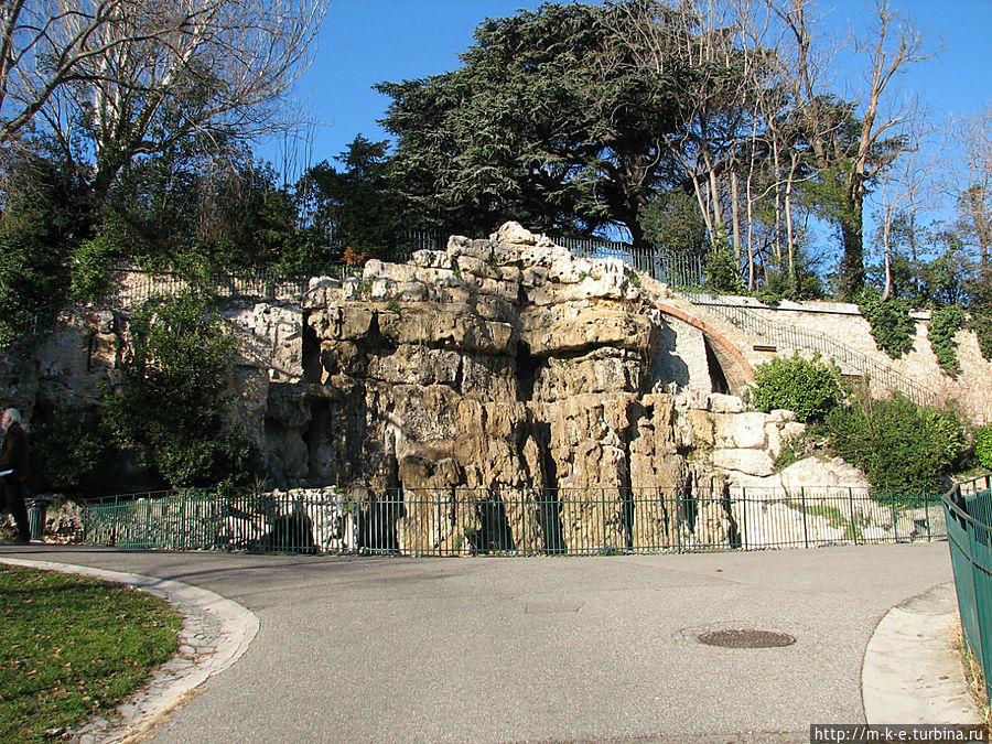 Скальная группа на входе Скальная группа на входе