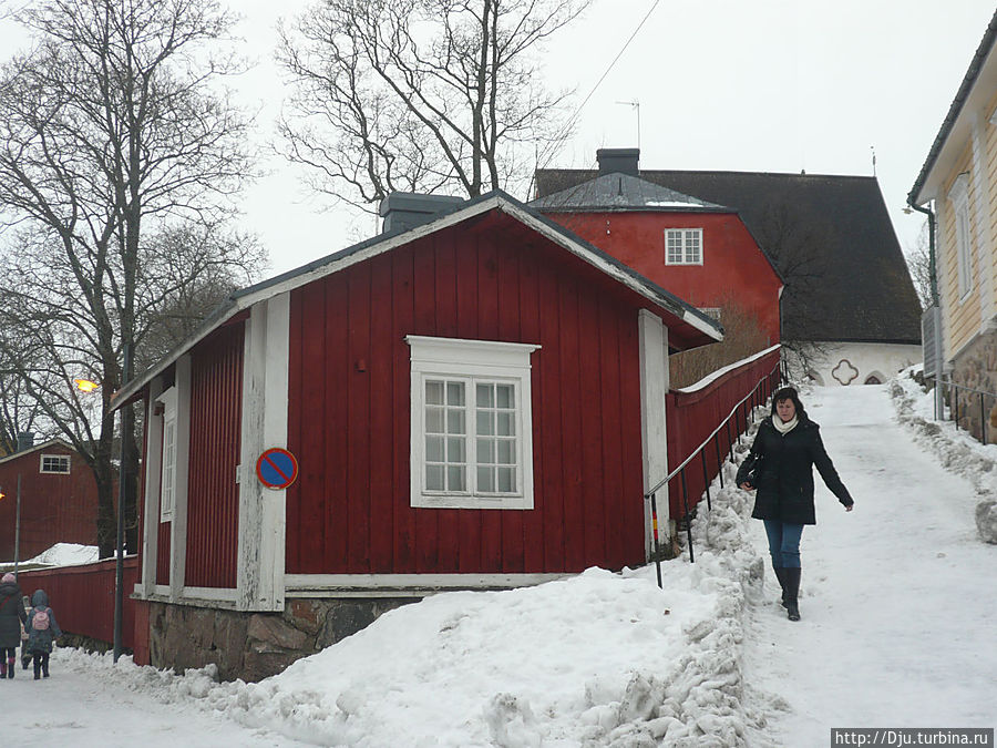 Именно эти три дома участвовали в съемках фильма Гайдая За спичками Порвоо, Финляндия