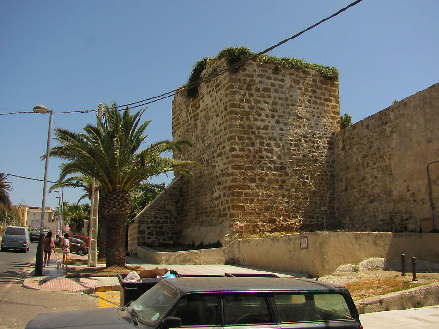 Угловая башня городских укреплений Тарифа, Испания