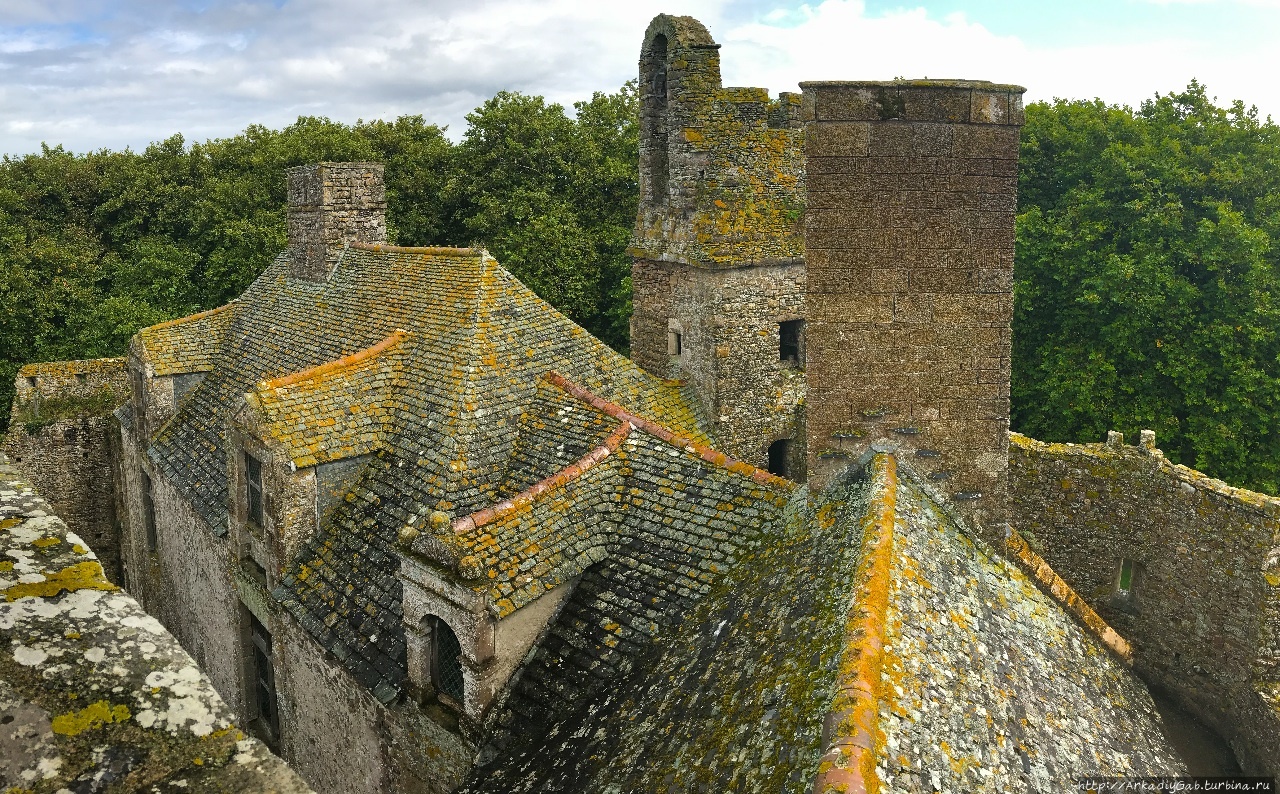 Замок Пиру Пиру, Франция