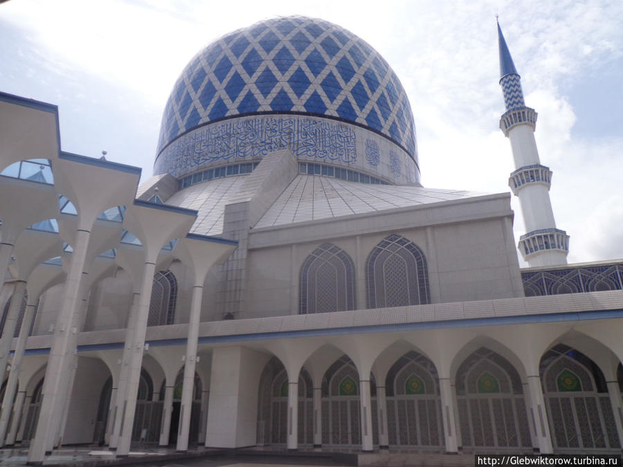 Посещение голубой мечети в Шах-Аламе