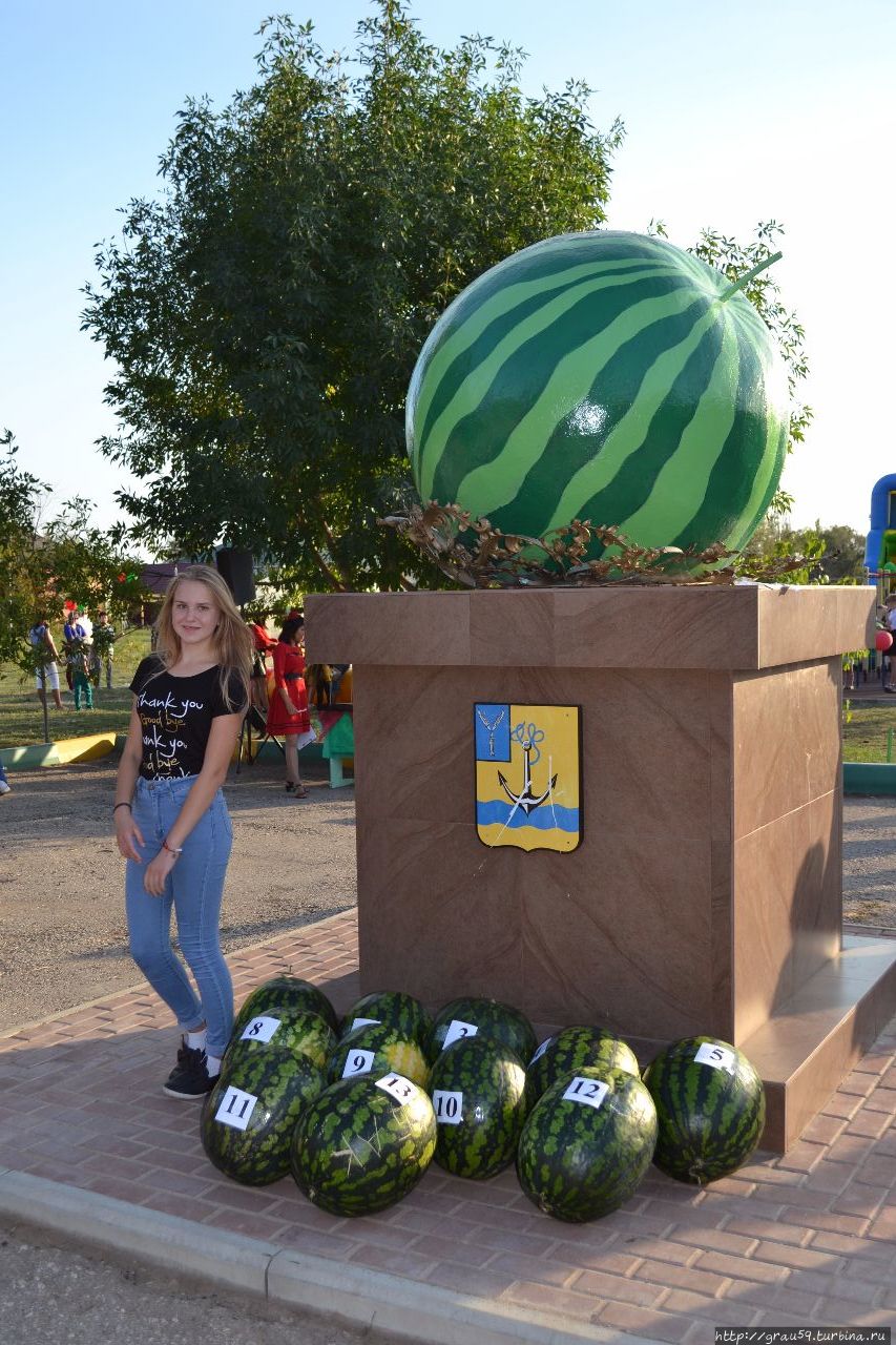 Памятник арбузу / Monument watermelon