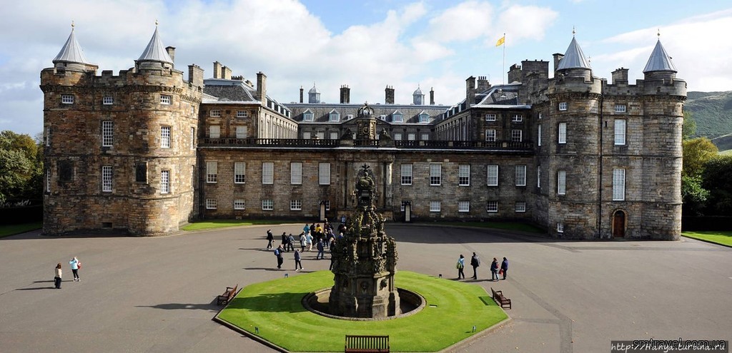 Королевский дворец Холирудхаус в Эдинбурге. Фото из интернета Эдинбург, Великобритания