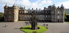 Королевский дворец Холирудхаус в Эдинбурге. Фото из интернета