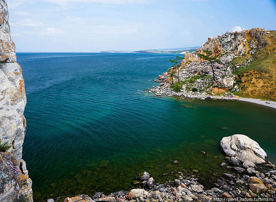 Прозрачная чистая вода Байкала Остров Ольхон, Россия