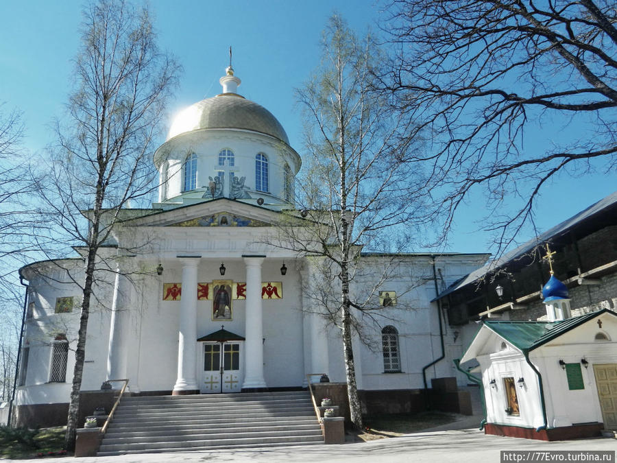 Монастырь, который ни разу не закрывался Печоры, Россия