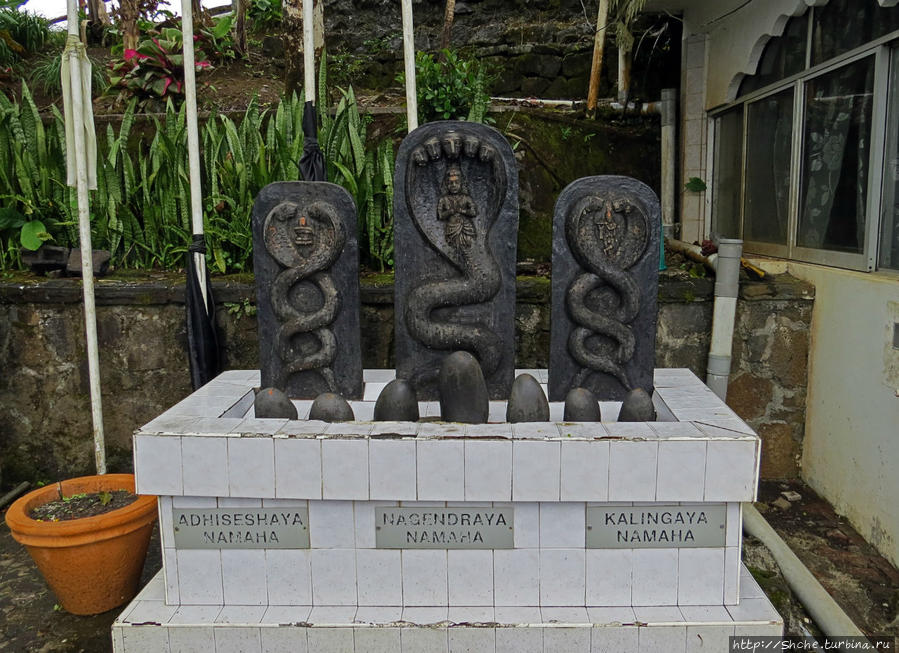Храм Шивы на священном кратерном озере Ганга Талао Озеро Ганга Талао, Маврикий