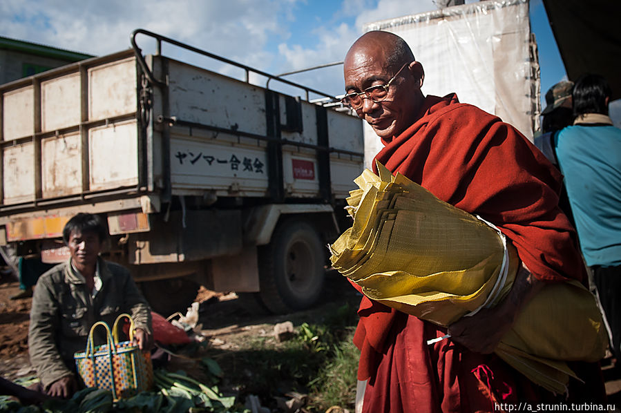 Рынок на воде Озеро Инле, Мьянма Рынок на воде Озеро Инле, Мьянма
